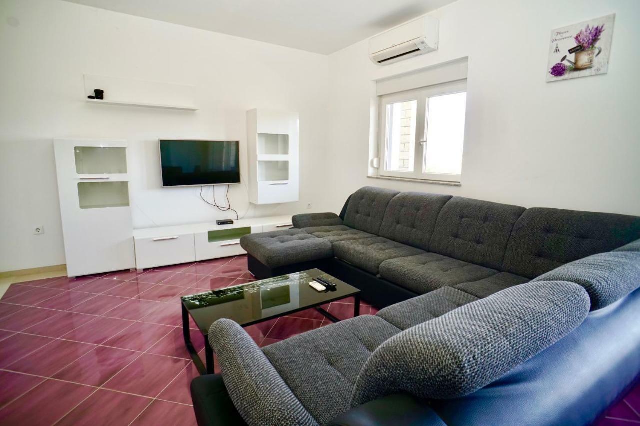Apartments Teo Traù Esterno foto