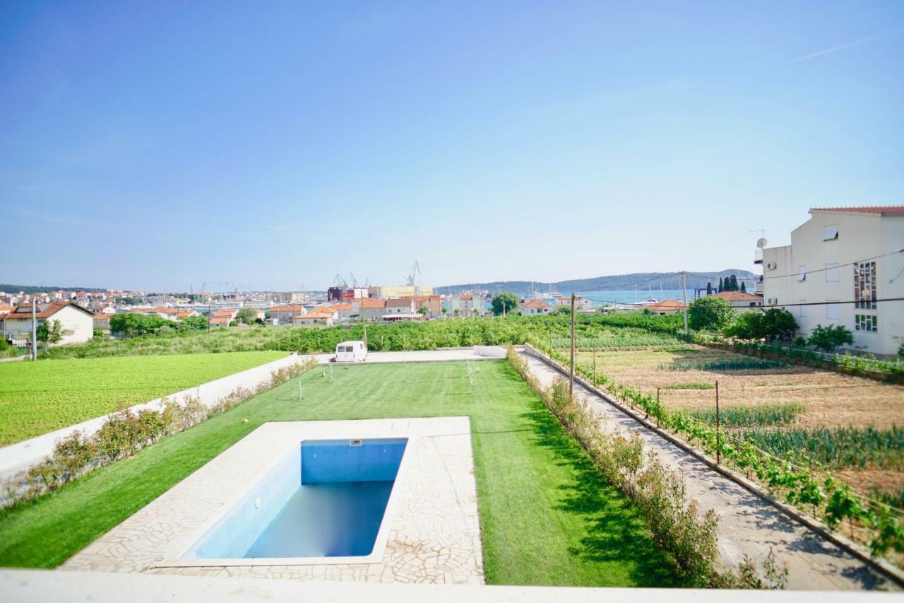Apartments Teo Traù Esterno foto